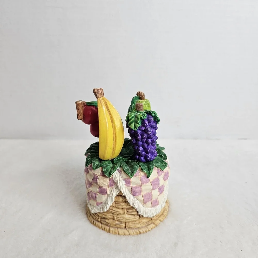 Basket Holder With 4 Cheese/Butter/Jam Spreaders